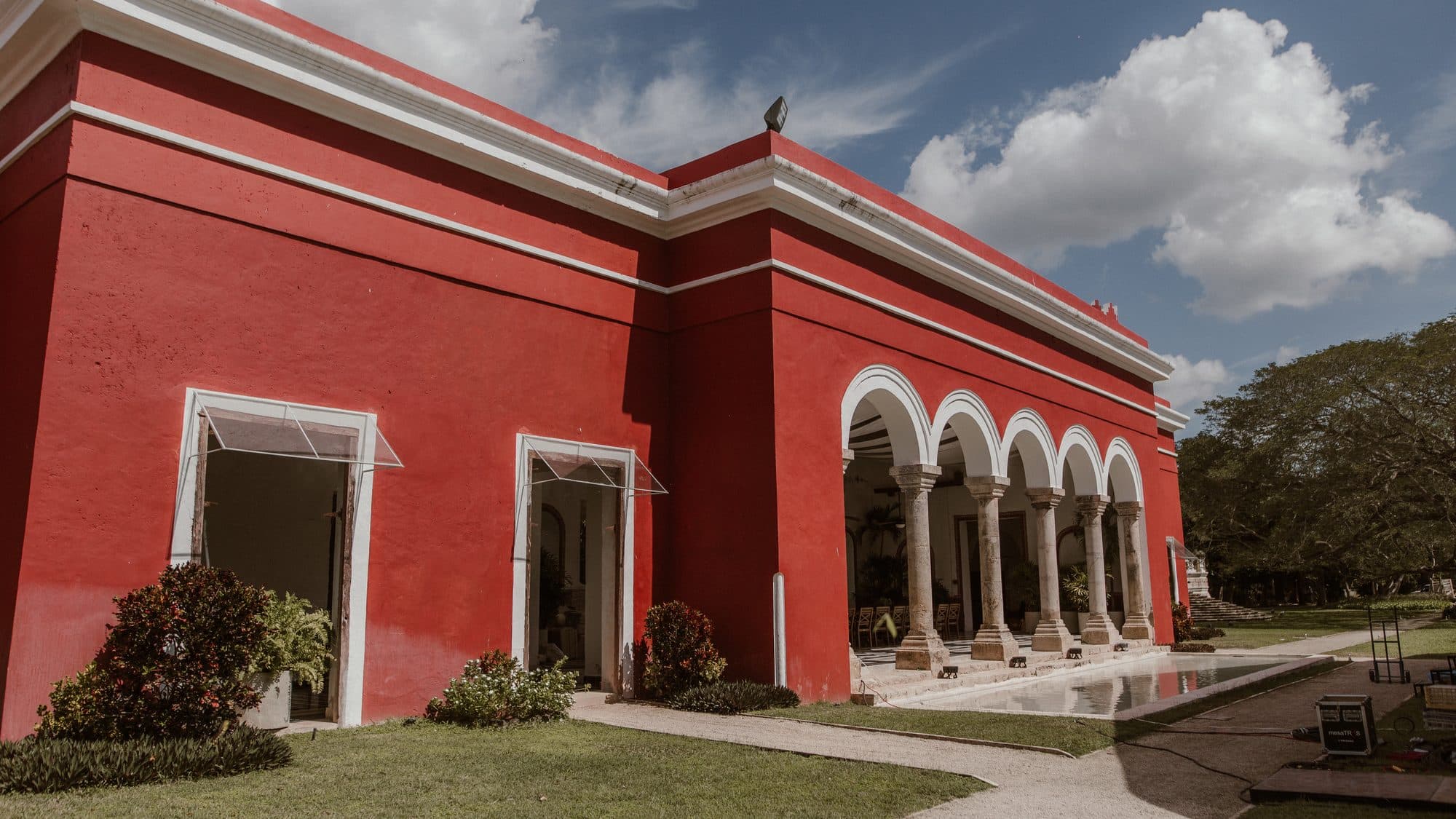Fachada de la Hacienda San Antonio Millet montada para una boda