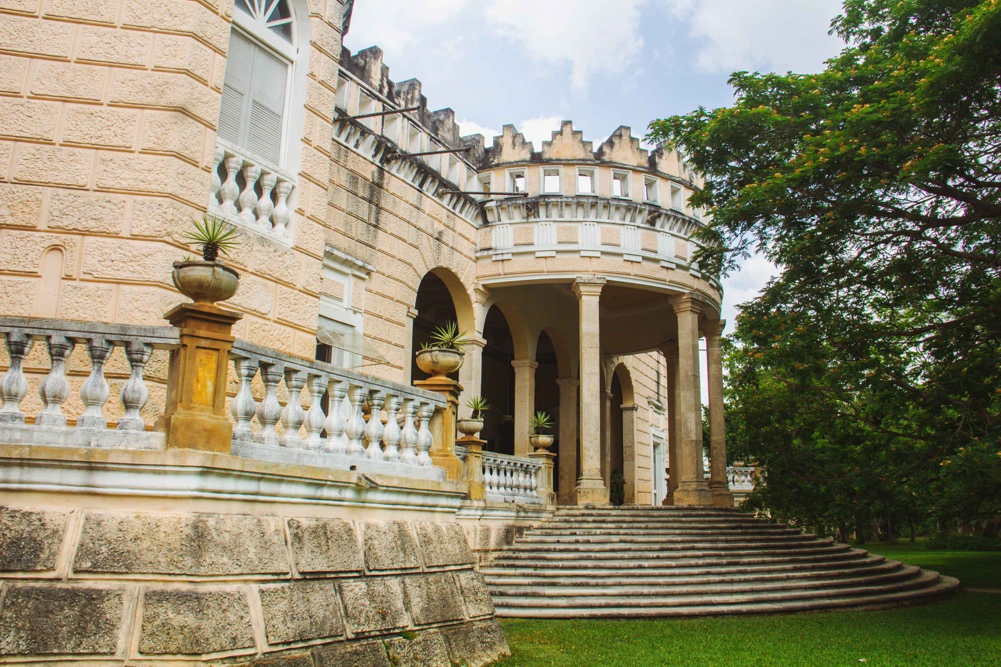 Vista de la hacienda restaurada